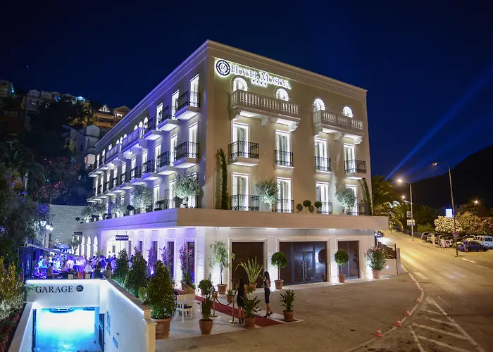 Luxury hotel only: Hotel Moskva