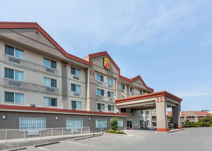 Hot Tub in Room Super 8 By Wyndham Abbotsford Bc