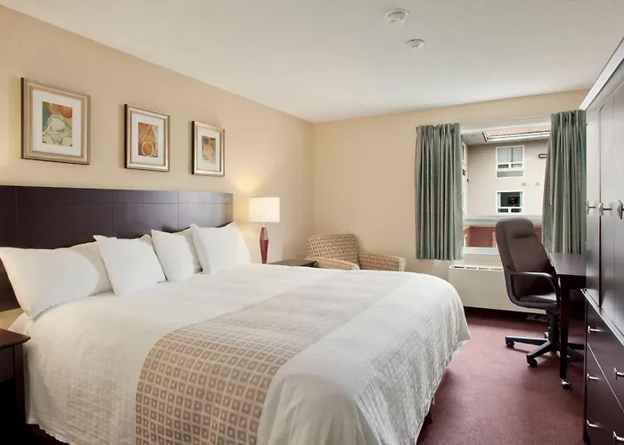 Pet Friendly hotel: Travelodge Hotel By Wyndham Sudbury