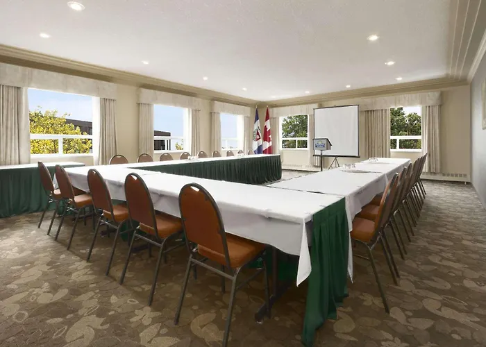 Central hotel: Nova Inn Yellowknife