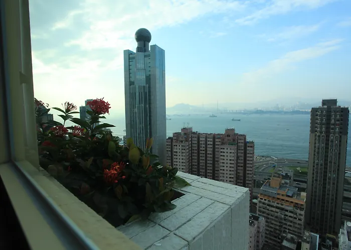 Hotel con piscina: Grand City Hotel