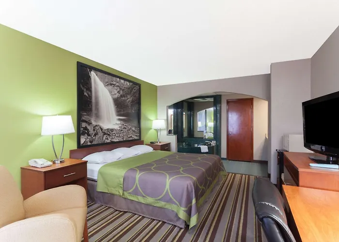 Super 8 By Wyndham Clarksville Northeast