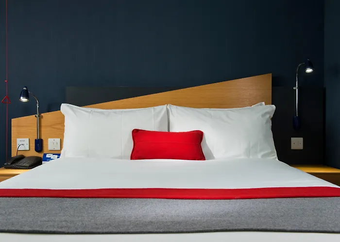 Hotel near College: Holiday Inn Express Droitwich Spa By Ihg