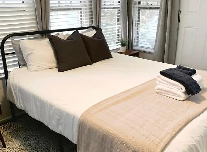 Cabin: Private Room Downtown - 1 Bedroom 1Bath