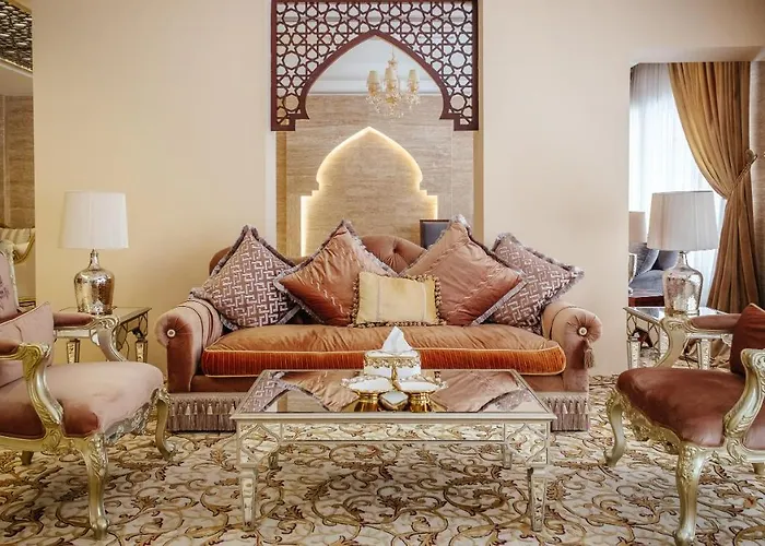 Hotel with pool: Crystal Plaza Al Majaz Hotel