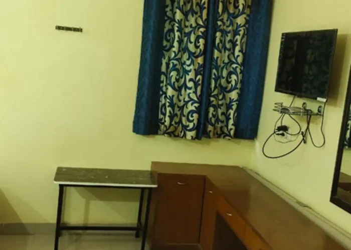 4 star hotel: Geetha Residency
