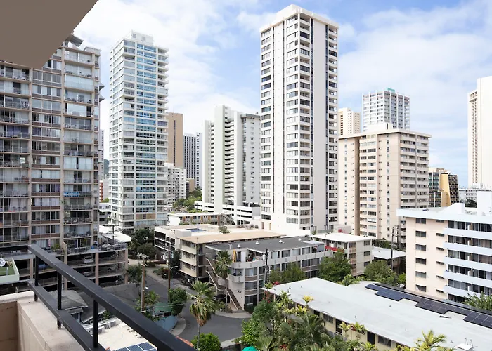 Golf hotels Wayfinder Waikiki - Voted Top 10 Best s In Hawaii!