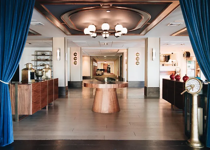 Golf hotel: Newport Harbor Island Resort