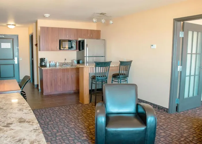 Jacuzzi hotel: Grand Forks Lodge And Suites
