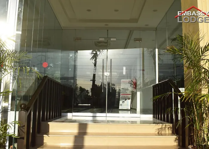 Hotel with Tennis: Embassy Lodge