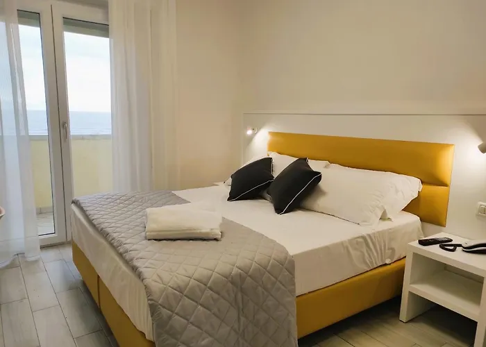 Albergo centrale: Hotel Gran San Bernardo - RICCIONE - FRONTE MARE CON CUCINA