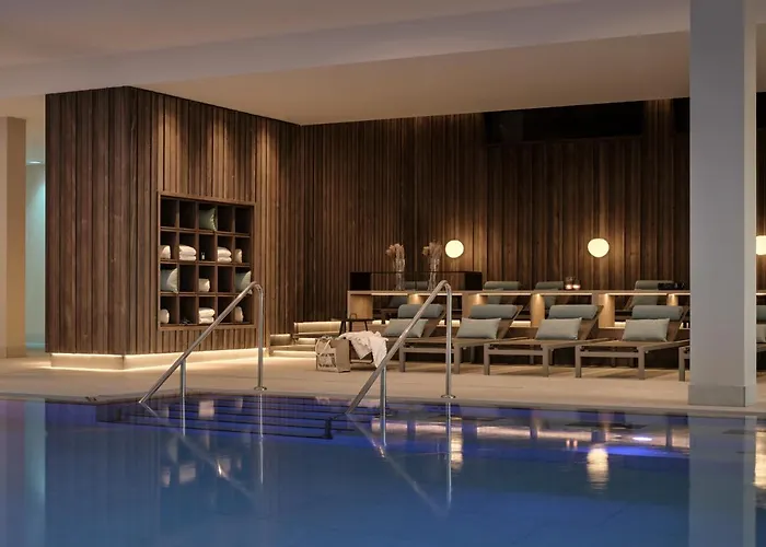 Luxe hotel: the breeze