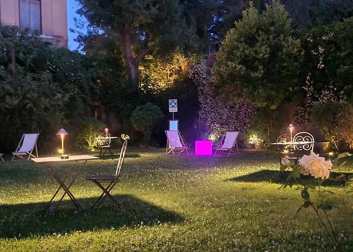 Pet Friendly hotel: Villa Riari Garden