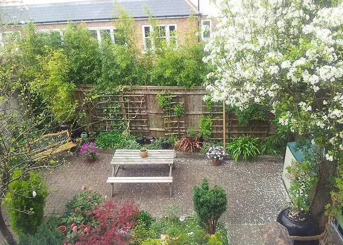 B&B only: Compton Guest House