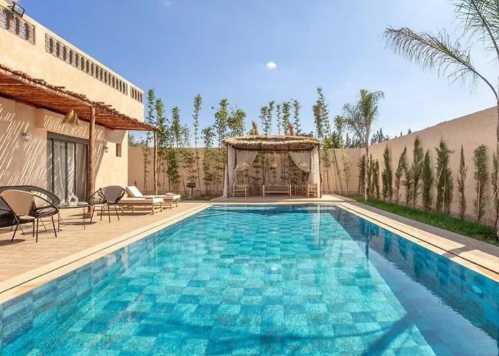  Leila, piscine