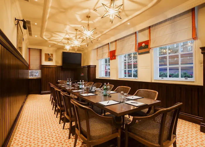 Hotel: The Lalit London