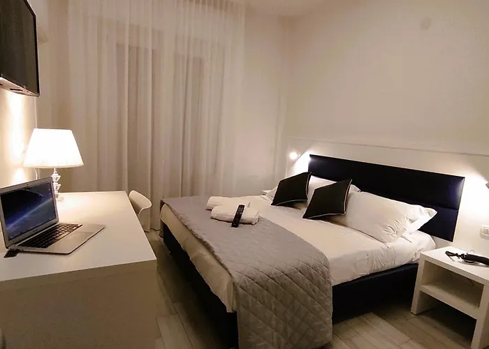 Albergo centrale: Hotel Gran San Bernardo - RICCIONE - FRONTE MARE CON CUCINA