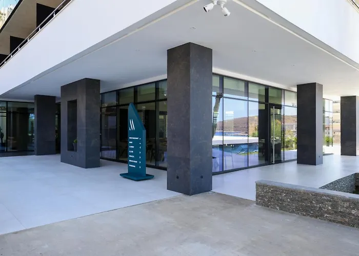 Beach hotel: Mango Luxury Resorts