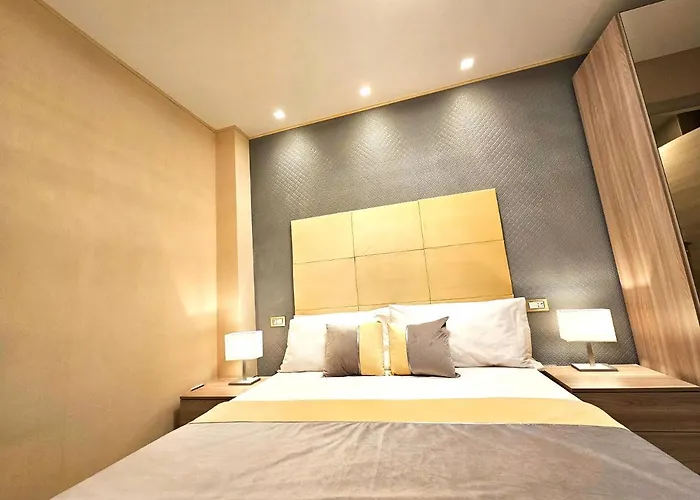  Astoria Supreme - Modern Boutique Suites