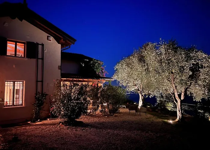 Casa vacanze: Neu- Villa Ventinove Zauberhaft Renovierte Landhausvilla Mit Traumhaftem 180-Seeblick Und Park
