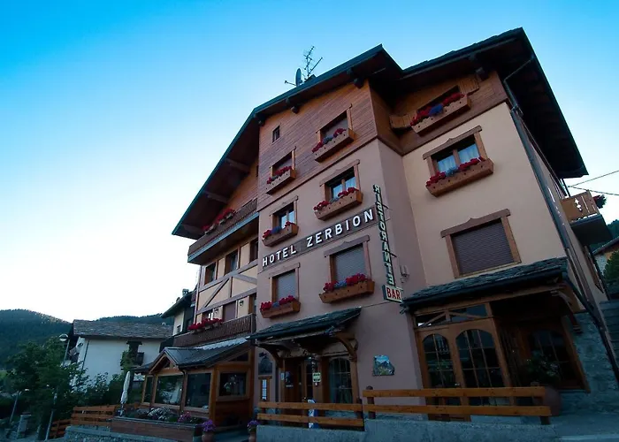 Hotel Jacuzzi: Hotel Zerbion