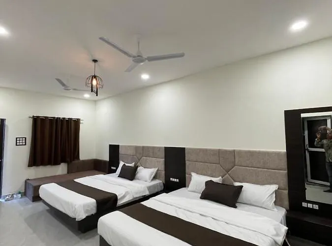 5 star hotels Tekri Farms And Retreat