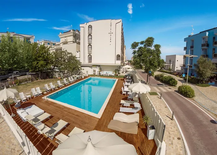 Hotel Con Piscina Alba
