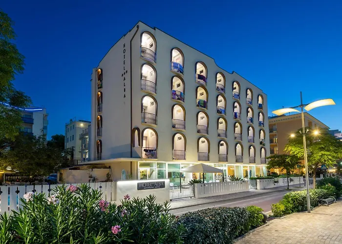 Hotel Con Piscina Alba