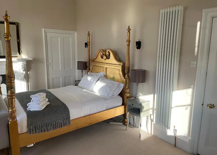 Guest house: Number 17 Bath