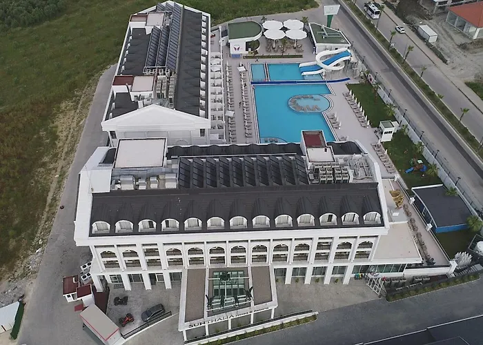 Skivakantie: Sunthalia Hotels & Resorts Ultra All Inclusive Adults Only Party Hotel