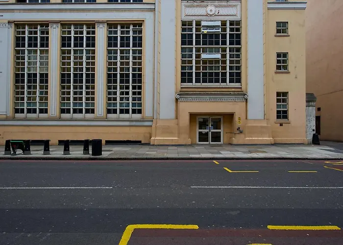 Beach hotel: Stamford Street Apartments