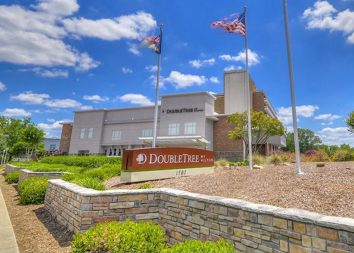 Luxury hotel only: Doubletree By Hilton Hotel Raleigh - Brownstone - University
