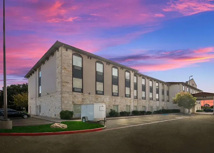 Luxury hotel only: Comfort Suites Granbury