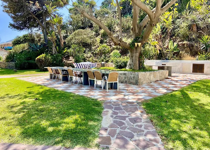 Castle Beach House Luxury Beachfront