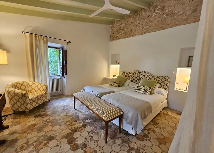  Oliver Moragues Grandhouse & Vineyard
