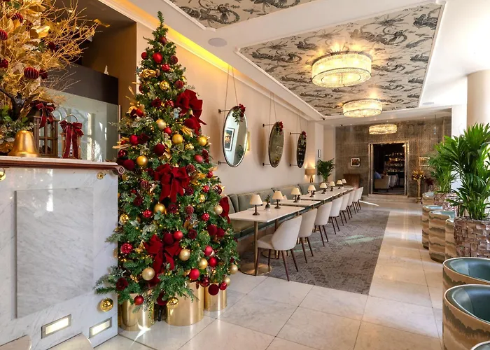 Golf Hotel: The Waldorf Hilton