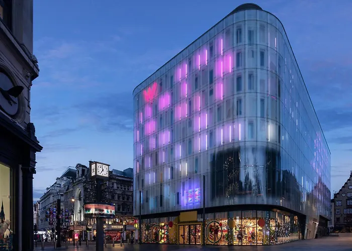 Romantic hotel: W London