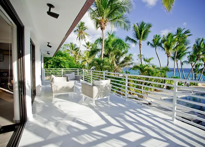 Tracadero Beach Club & Holidays Rentals