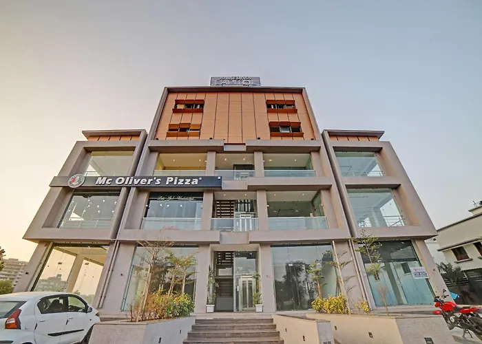 Hotel with view: Hotel Tapovan In