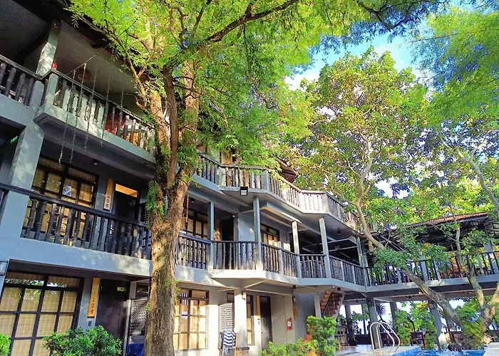 The Henry Resort Taramindu Laiya