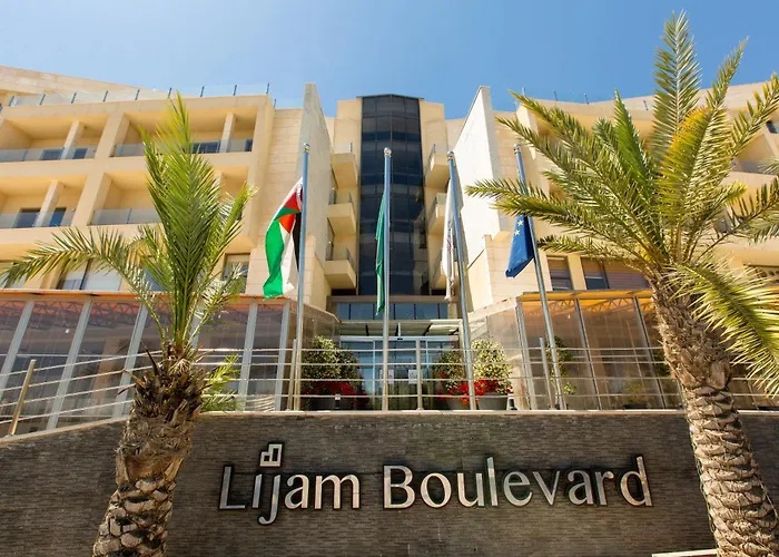 Hotel near College: Lijam Hotel
