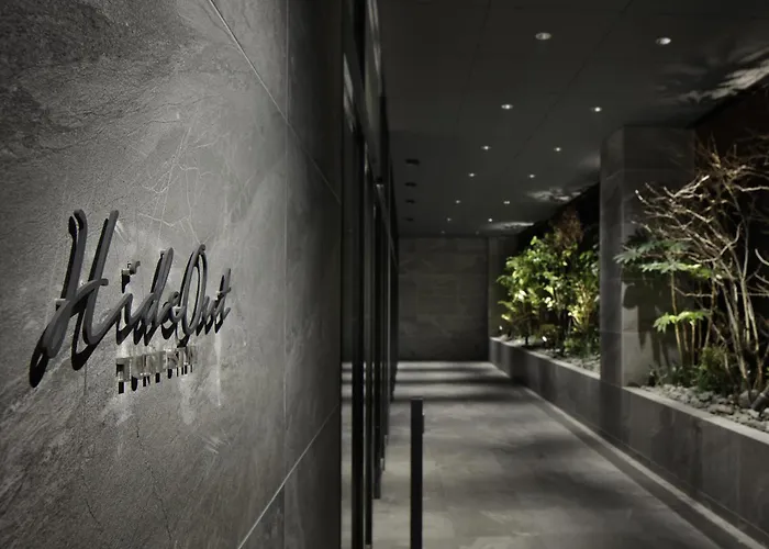 Hotel: Hideout