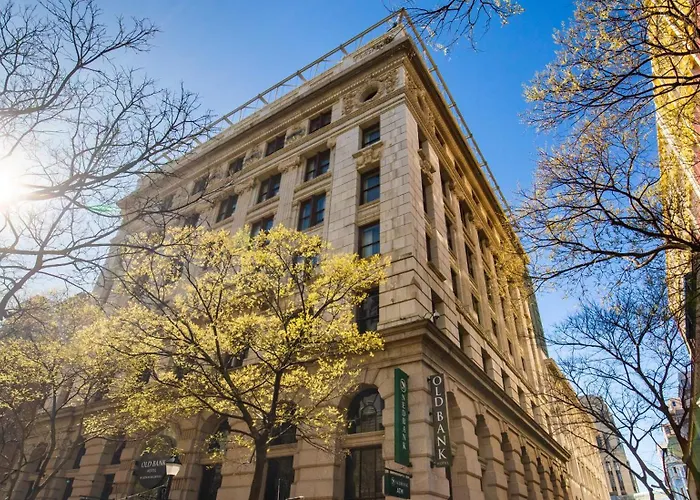 Old Bank - Lion Roars s & Lodges