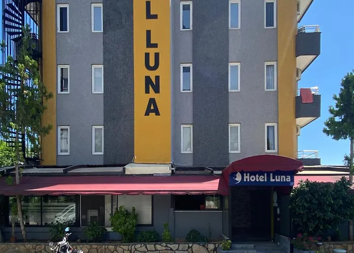  Luna Lara