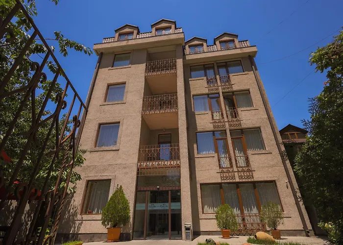Cascade Hotel