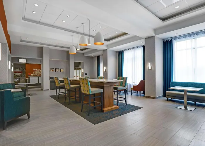 Cheap hotel: Hampton Inn & Suites Belleville
