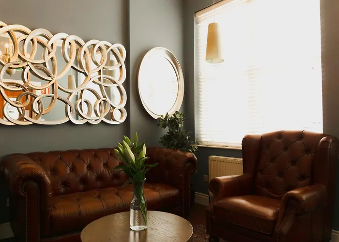 Hotels Close to Airport Phoenix Park