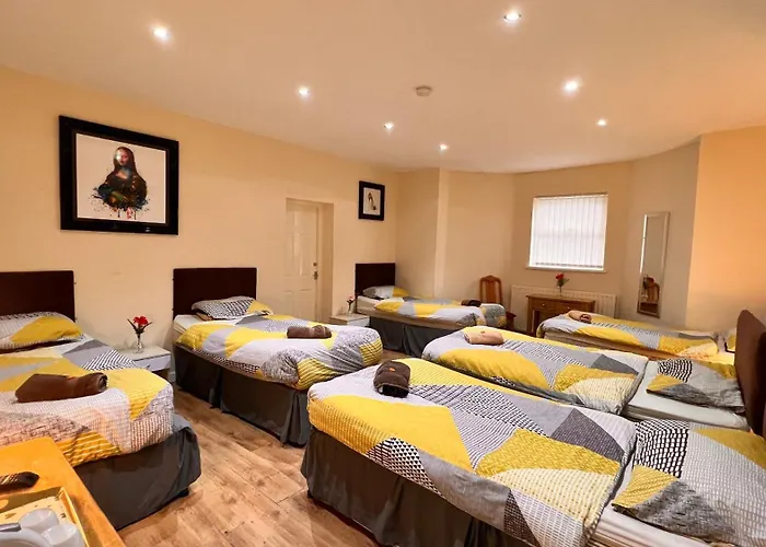 Guests house Castle Lodge Guest House 86-88 Sheil Rd L6 3Af