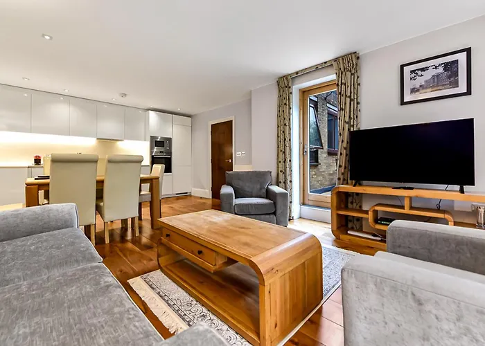 Pet Friendly hotel: Tavistock Place Apartments