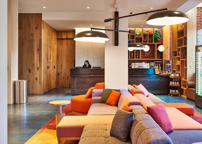 Hotels With Four Stars Radio